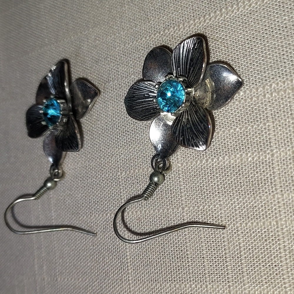 Premier Designs Garden Gate Earrings - Picture 2 of 7